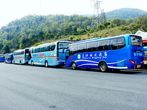 郴汽集團(tuán)駕駛員何忠勝拾金不昧閃亮東江湖 郴汽集團(tuán)駕駛員何忠勝拾金不昧閃亮東江湖