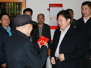 劉志仁親臨郴汽集團走訪慰問軍轉干部國防建設二等功臣侯尚德 劉志仁親臨郴汽集團走訪慰問軍轉干部國防建設二等功臣侯尚德