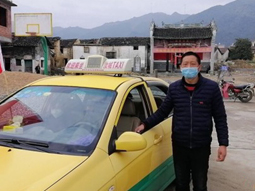 汝城:出租車(chē)司機(jī)袁強(qiáng)華當(dāng)起疫情防控義務(wù)勸導(dǎo)員 汝城:出租車(chē)司機(jī)袁強(qiáng)華當(dāng)起疫情防控義務(wù)勸導(dǎo)員