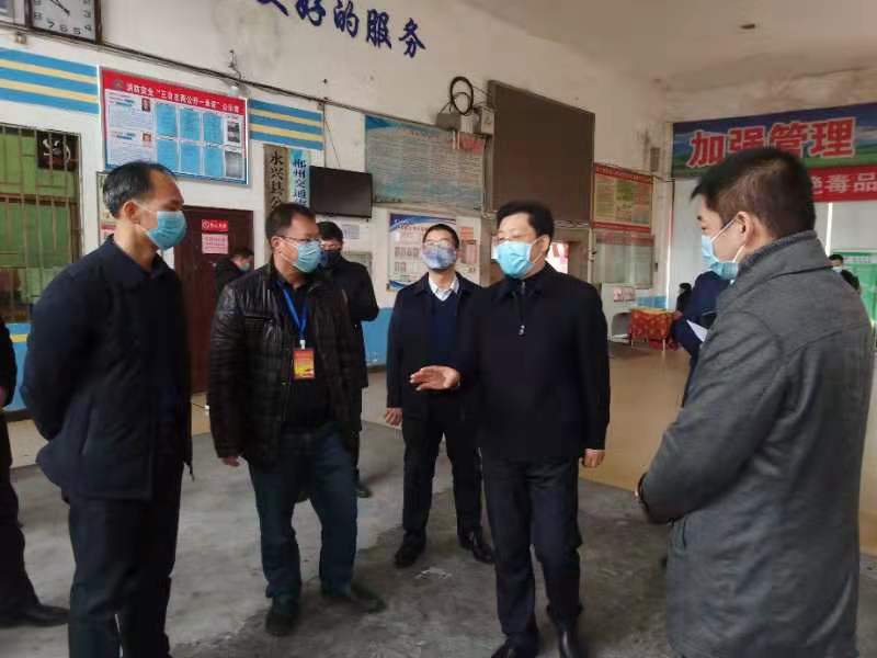 賀遵慶到我司銀都汽車站調(diào)研指導(dǎo)疫情防控和班線恢復(fù)運營工作 賀遵慶到我司銀都汽車站調(diào)研指導(dǎo)疫情防控和班線恢復(fù)運營工作